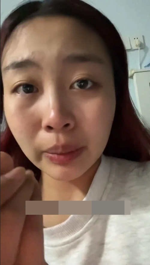 Cô gái không biết chia sẻ với ai, đành đăng video khóc lóc lên Douyin. Ảnh: Douyin. Cô gái không biết chia sẻ với ai, đành đăng video khóc lóc lên Douyin. Ảnh: Douyin.