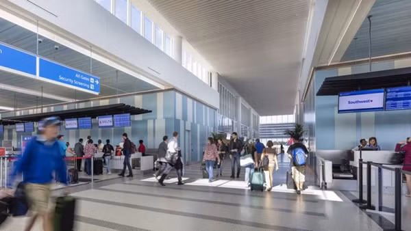 Sân bay nơi Sophia "bắt máy bay" đi làm. Ảnh: Live5News.