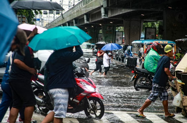 Mưa to ở thủ đô Manila (Philippines) do bão Talim (Dodong). Ảnh: Jonathan Cellona/ ABS-CBN News. Mưa to ở thủ đô Manila (Philippines) do bão Talim (Dodong). Ảnh: Jonathan Cellona/ ABS-CBN News.