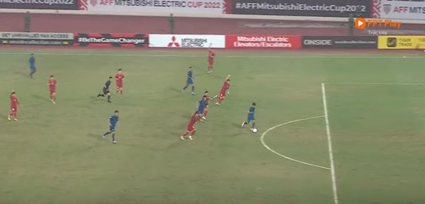 Trông như thể đã việt vị. Ảnh: YouTube. Trông như thể đã việt vị. Ảnh: YouTube.