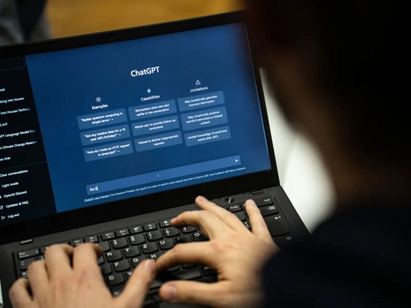 ChatGPT là chủ đề được quan tâm nhất năm 2023 trên Wikipedia. Ảnh: June Wan/ ZDNET. ChatGPT là chủ đề được quan tâm nhất năm 2023 trên Wikipedia. Ảnh: June Wan/ ZDNET.