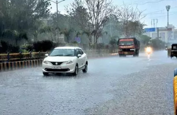 Mưa trái mùa đổ xuống suốt 2 ngày ở Gujarat. Ảnh: The Times of India. Mưa trái mùa đổ xuống suốt 2 ngày ở Gujarat. Ảnh: The Times of India.