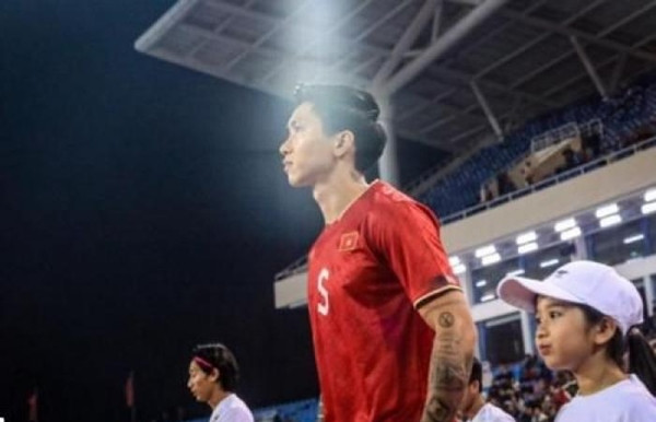 Văn Hậu của ĐT Việt Nam. Ảnh: Indonesia Postsen. Văn Hậu của ĐT Việt Nam. Ảnh: Indonesia Postsen.