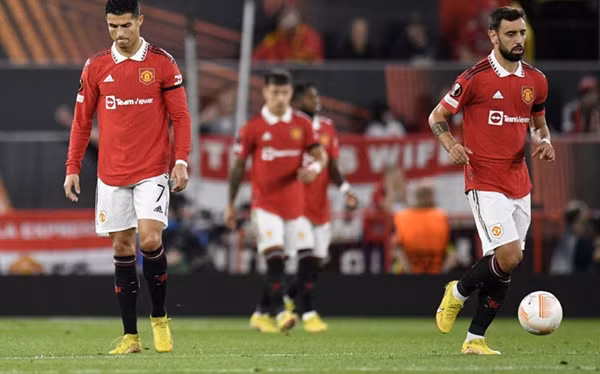 Manchester United không ít lần không thắng nổi khi chơi trên sân nhà. Ảnh: Oli SCARFF/ AFP.