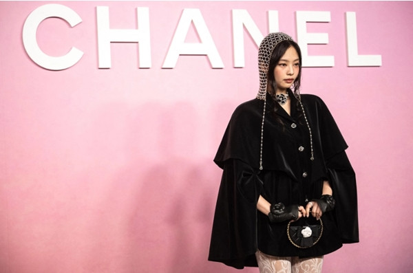 Jennie dự show của Chanel ở Tokyo (Nhật) hồi đầu tháng này. Ảnh: PHILIP FONG/ AFP via Getty Images. Jennie dự show của Chanel ở Tokyo (Nhật) hồi đầu tháng này. Ảnh: PHILIP FONG/ AFP via Getty Images.
