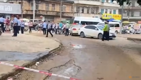 Cảnh sát rào chắn hiện trường để điều tra. Ảnh: Reuters. Cảnh sát rào chắn hiện trường để điều tra. Ảnh: Reuters.