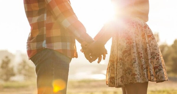 Hẹn hò được 4 tháng nhưng vẫn không biết tên người yêu. Ảnh minh họa: STL.