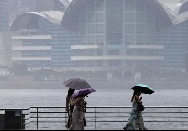 Hong Kong (Trung Quốc) đã có cảnh báo bão từ chiều tối qua (30/8). Ảnh: Jelly Tse.