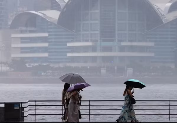 Hong Kong (Trung Quốc) đã có cảnh báo bão từ chiều tối qua (30/8). Ảnh: Jelly Tse. Hong Kong (Trung Quốc) đã có cảnh báo bão từ chiều tối qua (30/8). Ảnh: Jelly Tse.