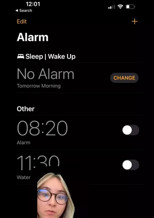 Angele thậm chí chưa từng đặt báo thức lúc 9h25'. Ảnh: Angele Sofia. Angele thậm chí chưa từng đặt báo thức lúc 9h25'. Ảnh: Angele Sofia.