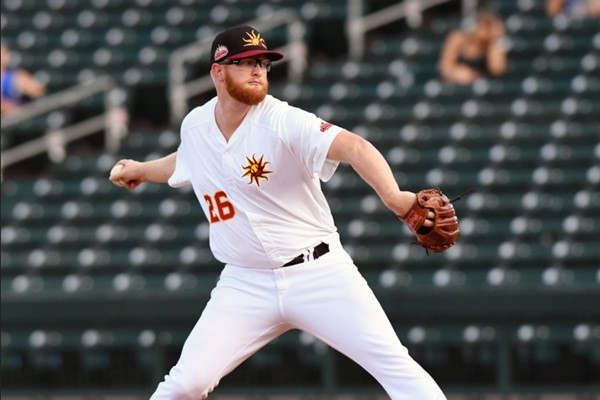 Lại một cầu thủ bóng chày Brady Feigl. Ảnh: MLB via Getty.