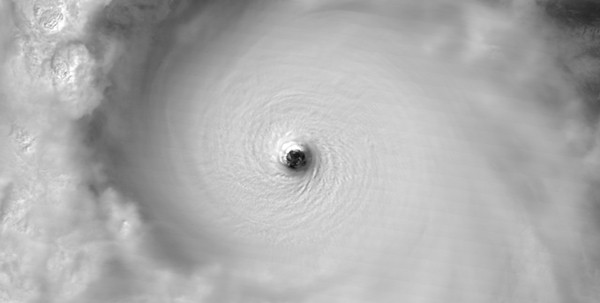 Mắt bão Bolaven trên hình ảnh vệ tinh, cơn bão này được cho là có cấu trúc rất tốt để tiếp tục tăng cường độ. Ảnh: Carl2. Mắt bão Bolaven trên hình ảnh vệ tinh, cơn bão này được cho là có cấu trúc rất tốt để tiếp tục tăng cường độ. Ảnh: Carl2.