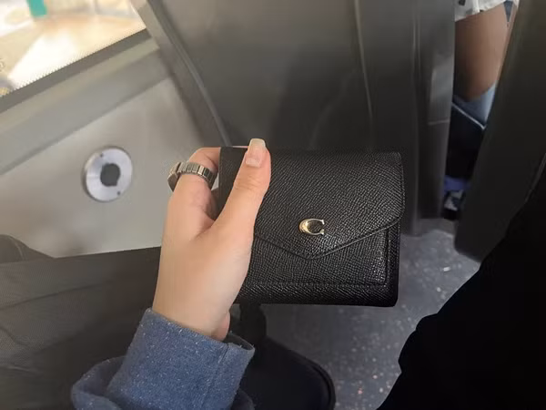 Chiếc ví của Elle. Ảnh: Elle.