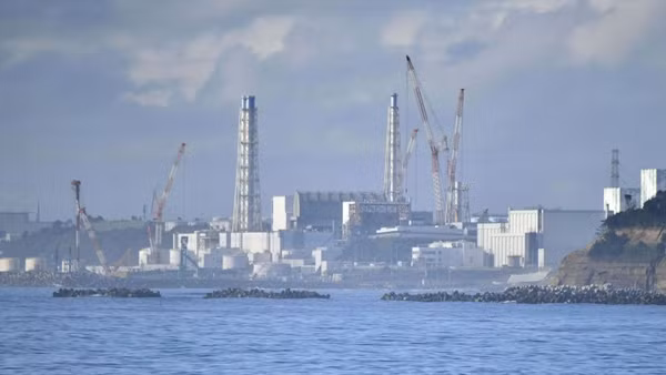 Phần lớn nhà máy Fukushima đã bị phá hủy sau động đất năm 2011. Ảnh: AP.