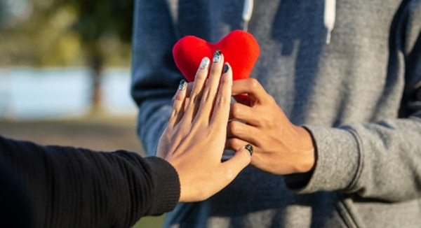 Kawshigan rất thất vọng khi tỏ tình mà không được chấp nhận. Ảnh minh họa: WBT. Kawshigan rất thất vọng khi tỏ tình mà không được chấp nhận. Ảnh minh họa: WBT.