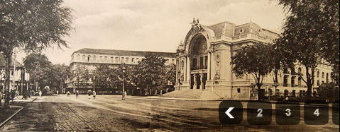 Quảng trường phía trước nhà hát