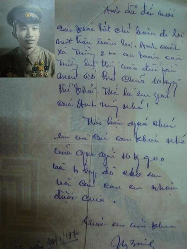 Nguyễn Thăng Bình khi còn trẻ (ảnh nhỏ). Một bức thư Nguyễn Thăng Bình gửi vợ năm 1970 (ảnh lớn)