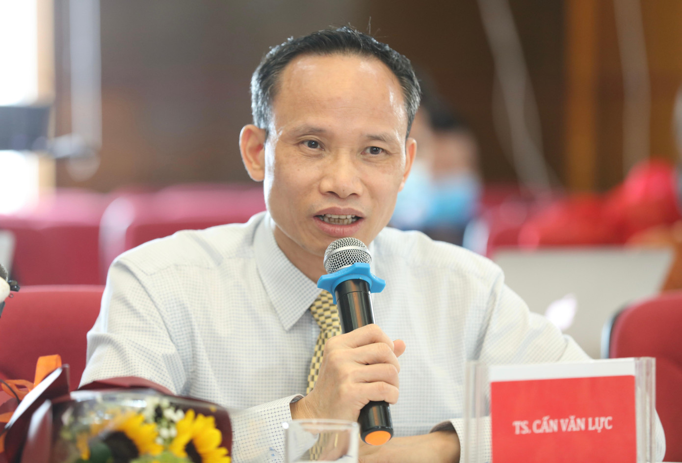 TS. Cấn Văn Lực TS. Cấn Văn Lực