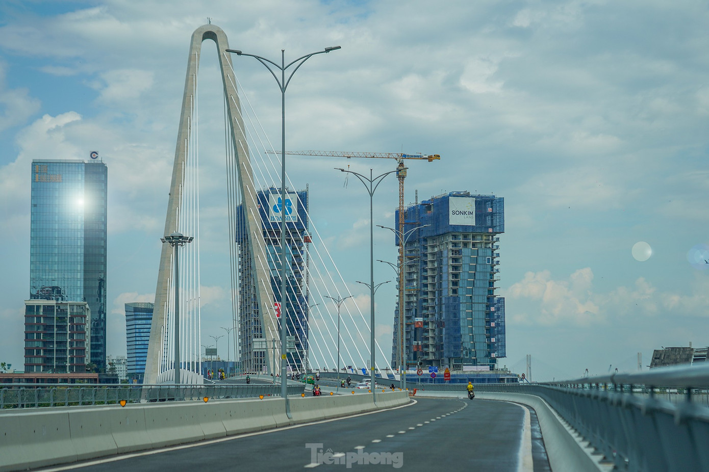 Công trình cầu Ba Son. Ảnh: Phạm Nguyễn