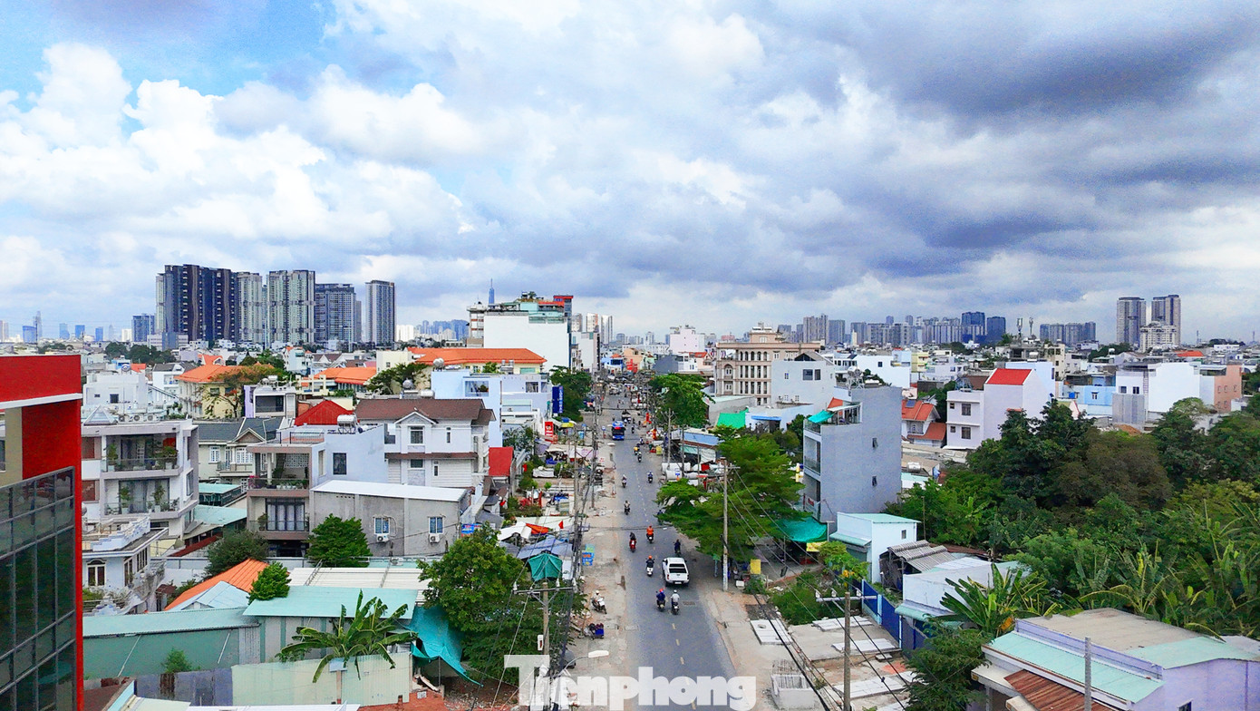 Đoạn đường Nguyễn Thị Định có chiều dài gần 2km, sẽ được mở rộng từ 2 lên 6 làn xe.