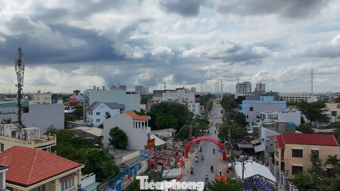 Một đoạn đường Nguyễn Thị Định - hướng giao với đường Đồng Văn Cống đi cảng Cát Lái. Ảnh: Hữu Huy