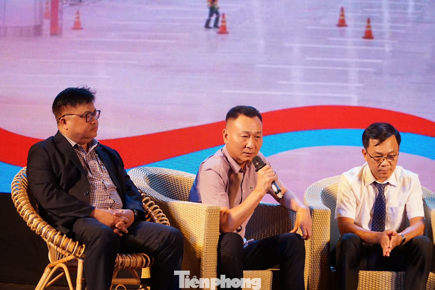 Ông Lê Khắc Hồng – Trưởng Ban Quản lý dự án Nhà ga hành khách T3 Cảng hàng không quốc tế Tân Sơn Nhất chia sẻ tại chương trình. Ảnh: PV