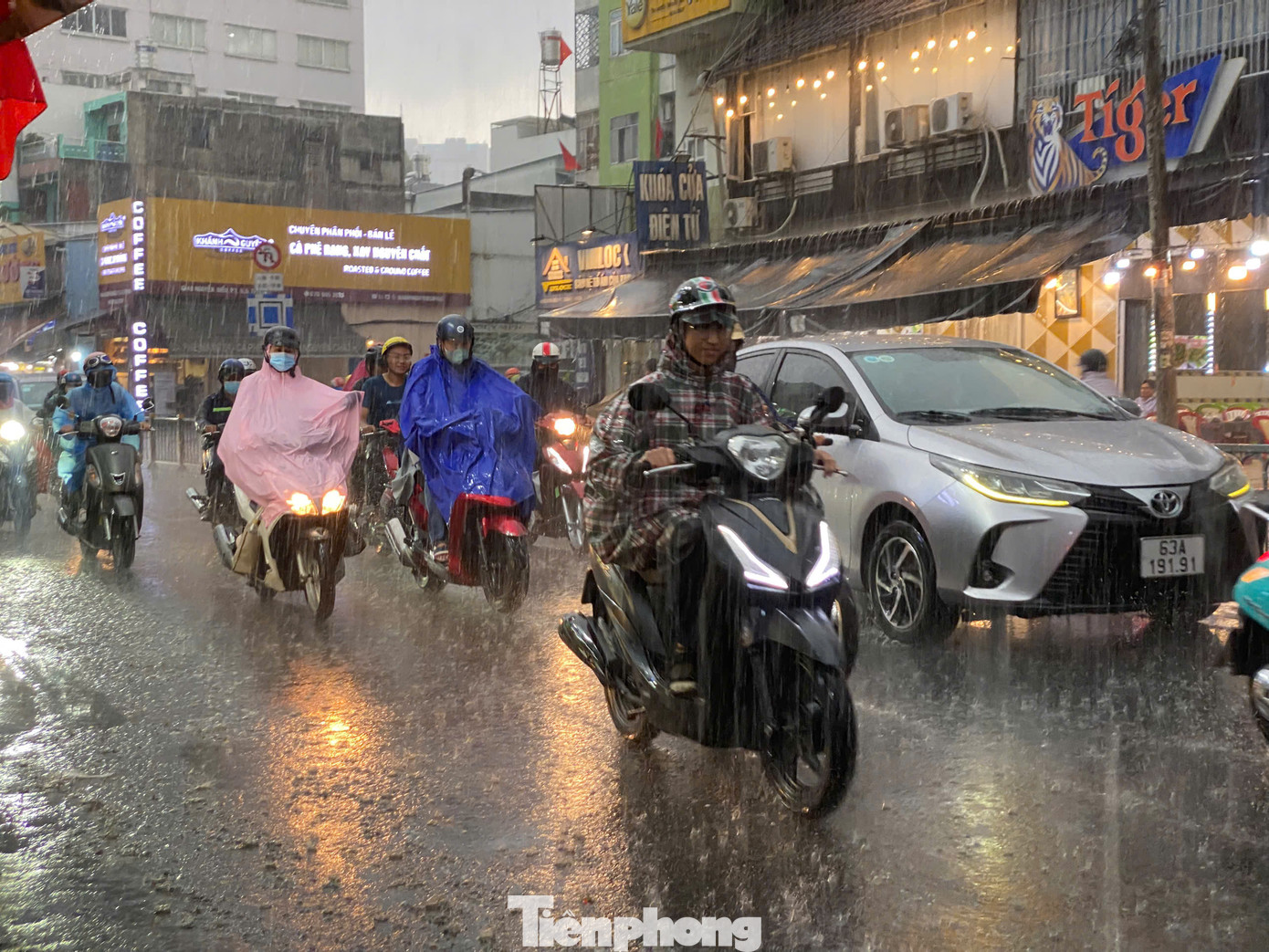 TPHCM sẽ bước vào đợt mưa lớn kéo dài từ ngày 7 đến 11/6, với tổng lượng mưa 5 ngày có thể lên tới 250-300mm. Ảnh minh họa: Hữu Huy