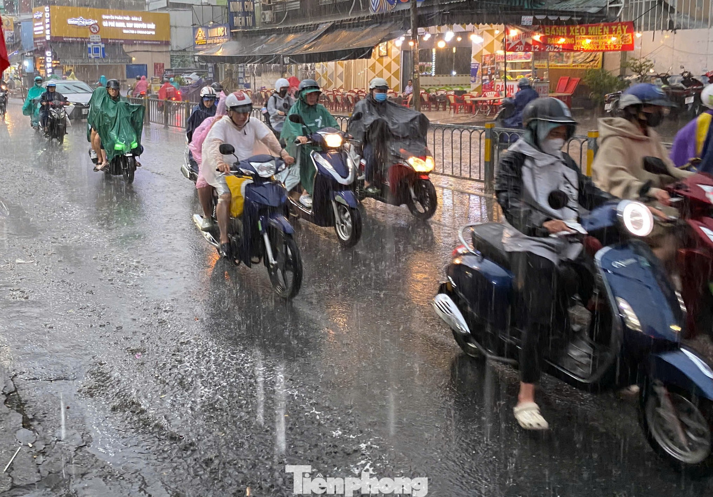 Trong tuần giữa tháng 6, TPHCM và khu vực Nam bộ tiếp tục có mưa lớn trên diện rộng. Ảnh minh họa: Hữu Huy