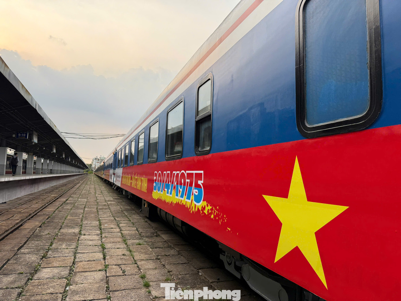 Hình ảnh về đoàn tàu Thống Nhất. Hình ảnh về đoàn tàu Thống Nhất.