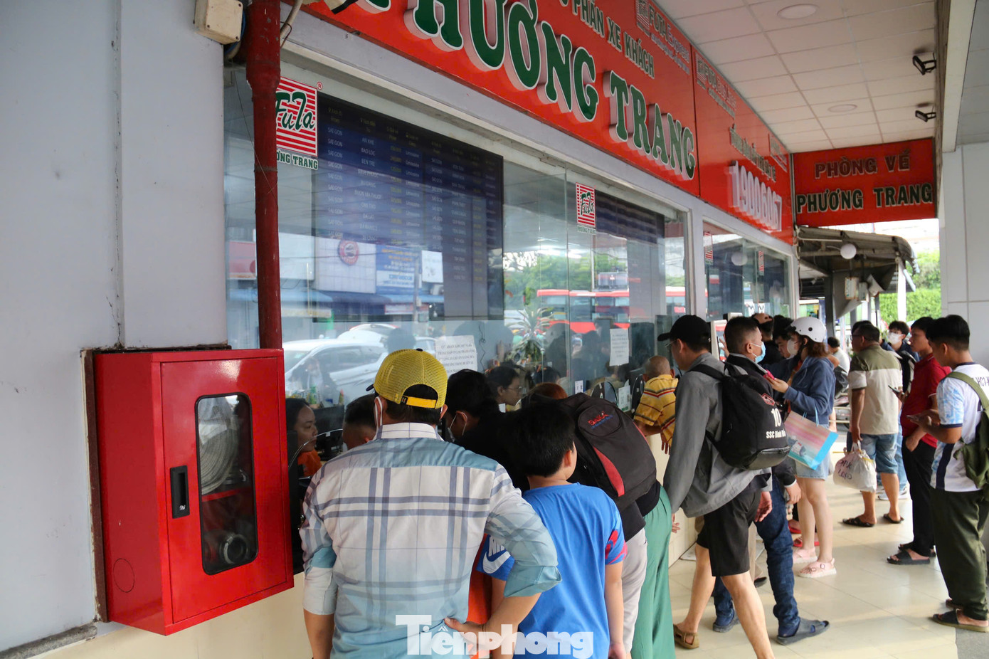 Đại diện Bến xe Miền Tây cho biết, dịp lễ năm nay, lượng khách qua bến tăng khoảng 5% so với cùng kỳ năm 2024 với hơn 1.900 xe xuất bến phục vụ khoảng 53.000 hành khách.