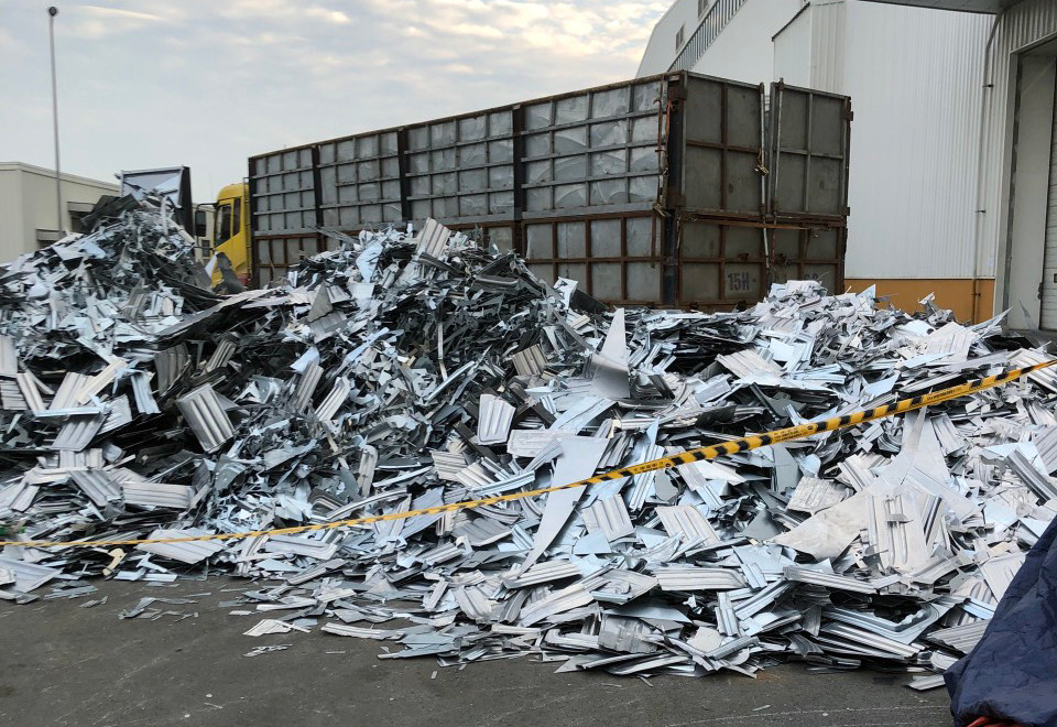 Công an thu giữ hàng chục tấn phế liệu trong vụ việc. Công an thu giữ hàng chục tấn phế liệu trong vụ việc.