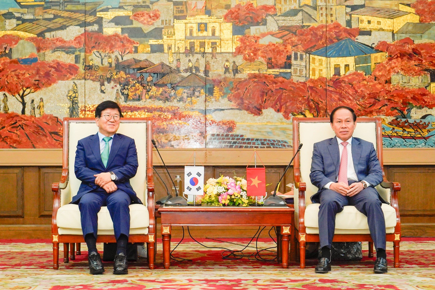 Ông Lê Tiến Châu và ông Park Byeong-Seug trong buổi tiếp và làm việc tại Hải Phòng. Ông Lê Tiến Châu và ông Park Byeong-Seug trong buổi tiếp và làm việc tại Hải Phòng.