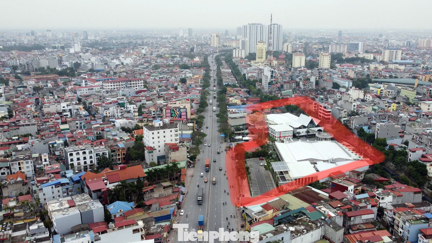 Nhà xưởng sản xuất tại lô đất 307 Nguyễn Văn Linh (Lê Chân, Hải Phòng) được doanh nghiệp hô biến thành trung tâm tiệc cưới. Nhà xưởng sản xuất tại lô đất 307 Nguyễn Văn Linh (Lê Chân, Hải Phòng) được doanh nghiệp hô biến thành trung tâm tiệc cưới.