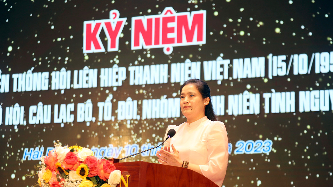 Chị Vương Toàn Thu Thủy - Bí thư Thành Đoàn Hải Phòng đọc diễn văn, ôn lại truyền thống Hội LHTN Việt Nam nhân kỷ niệm 67 năm ngày thành lập.