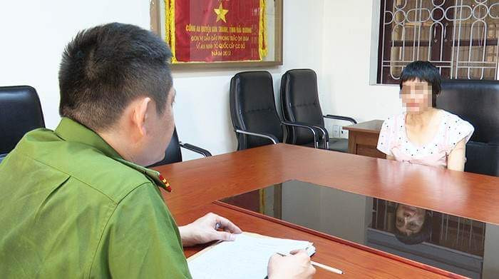Chị B.T.T.G tại cơ quan công an. Ảnh: CAHD