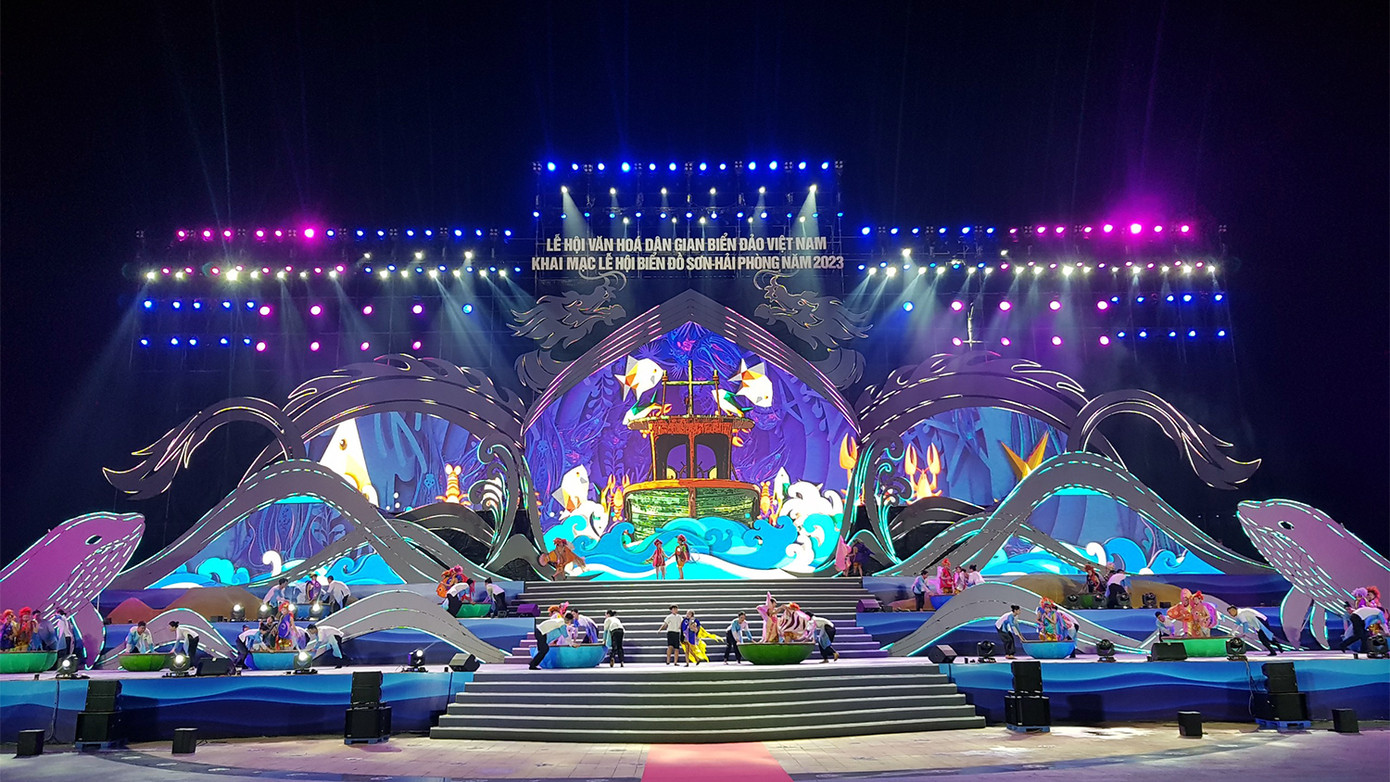 Lễ hội Văn hóa dân gian biển đảo Việt Nam và khai mạc Lễ hội biển Đồ Sơn 2023 diễn ra tại quận Đồ Sơn, TP Hải Phòng tối 29/4.
