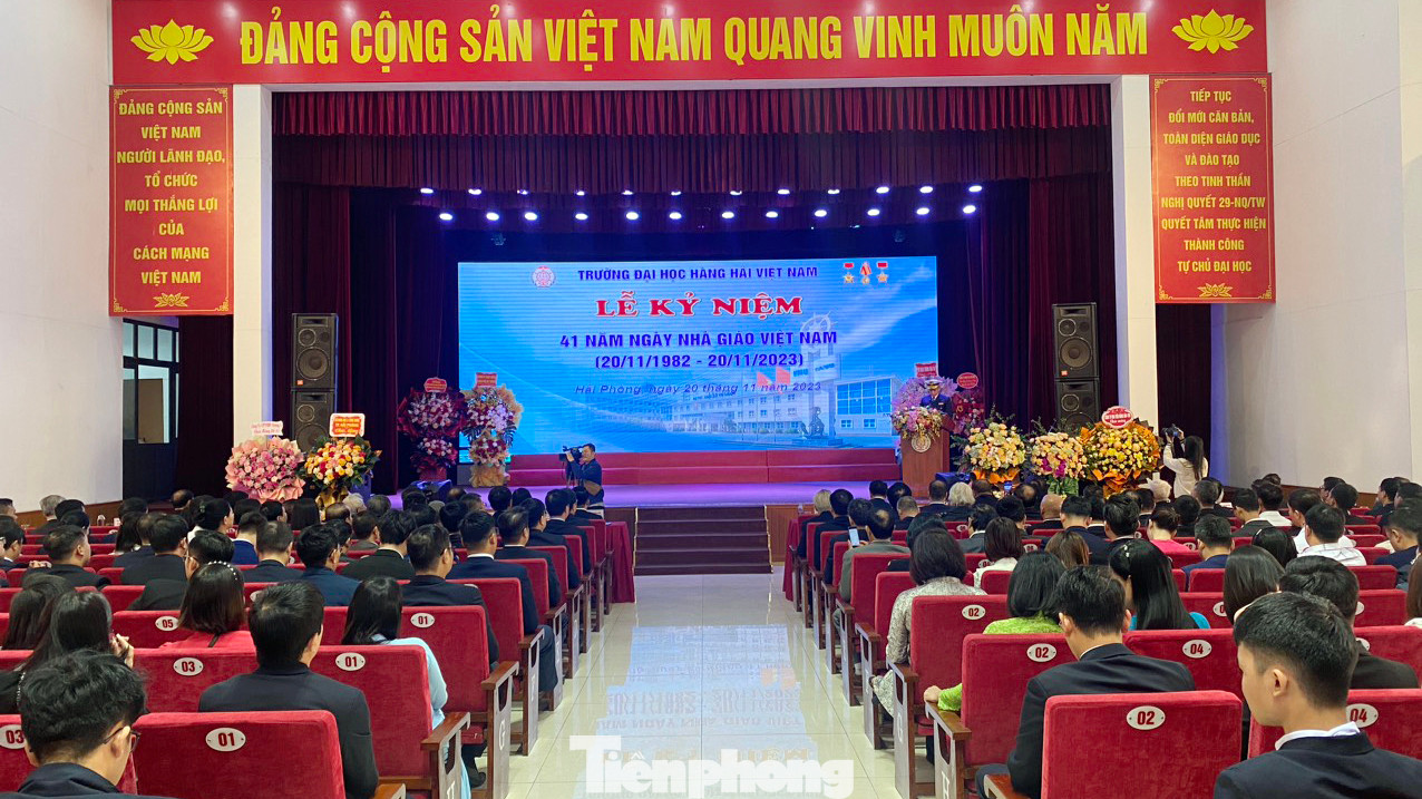 Toàn cảnh lễ mít tinh kỷ niệm 41 năm ngày Nhà giáo Việt Nam tại Trường Đại học Hàng hải Việt Nam ngày 20/11/2023. Toàn cảnh lễ mít tinh kỷ niệm 41 năm ngày Nhà giáo Việt Nam tại Trường Đại học Hàng hải Việt Nam ngày 20/11/2023.