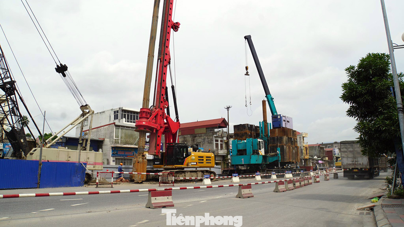 Sau 9 tháng khởi công, liên danh nhà thầu đã hoàn thành 58/60 cọc khoan nhồi, 130/300 cọc dự ứng lực D500 và 2 trụ... Các đơn vị thi công đang triển khai tiếp các khối lượng cọc khoan nhồi, cọc dự ứng lực tường chắn còn lại, bệ trụ và hoàn trả hạ tầng kỹ thuật. Tỷ lệ hoàn thành khoảng 18,28% dự án. Sau 9 tháng khởi công, liên danh nhà thầu đã hoàn thành 58/60 cọc khoan nhồi, 130/300 cọc dự ứng lực D500 và 2 trụ... Các đơn vị thi công đang triển khai tiếp các khối lượng cọc khoan nhồi, cọc dự ứng lực tường chắn còn lại, bệ trụ và hoàn trả hạ tầng kỹ thuật. Tỷ lệ hoàn thành khoảng 18,28% dự án.