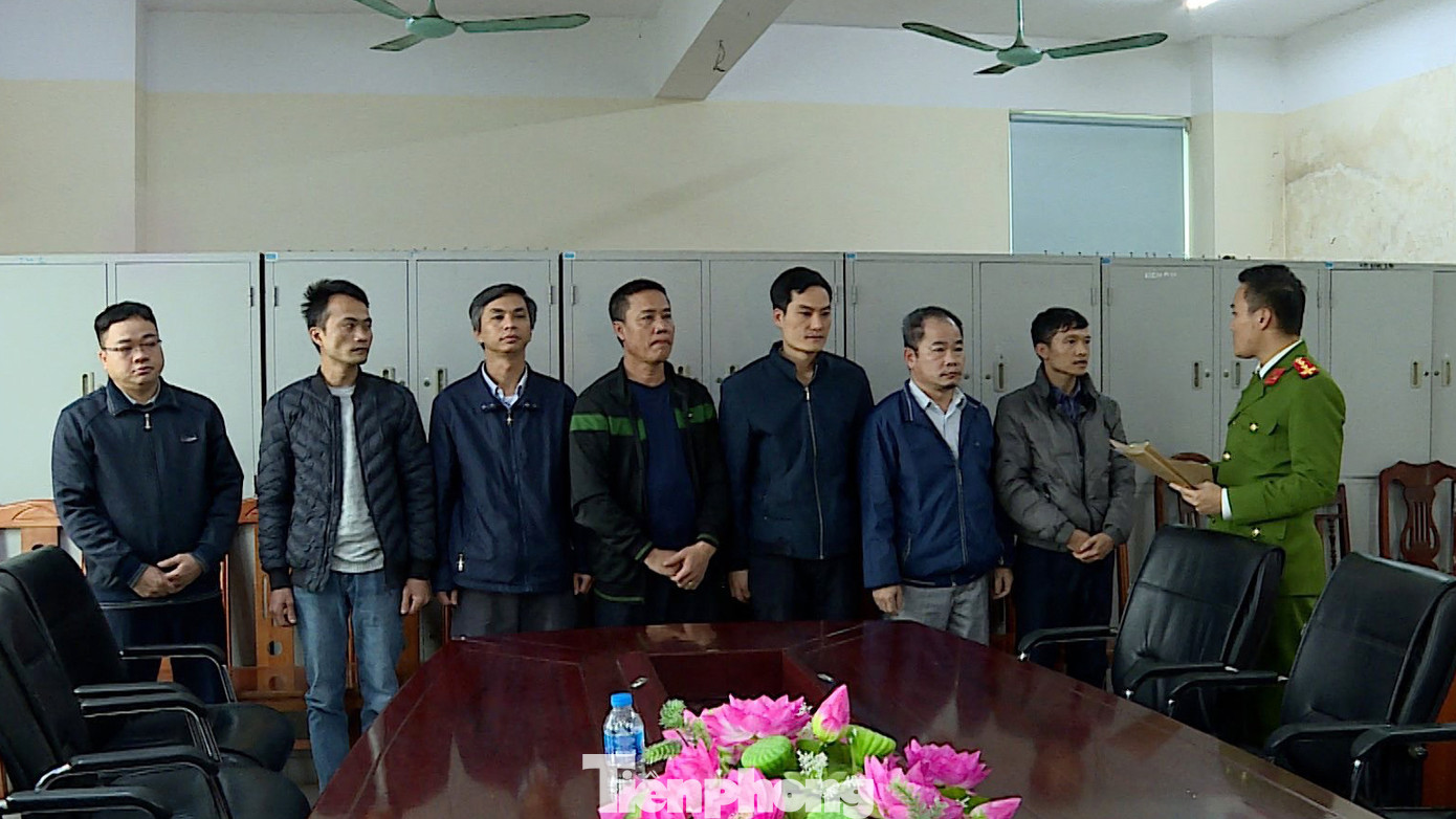 Dàn lãnh đạo, đăng kiểm viên Trung tâm đăng kiểm 89-02S và 89-05D bị khởi tố trước đó. Dàn lãnh đạo, đăng kiểm viên Trung tâm đăng kiểm 89-02S và 89-05D bị khởi tố trước đó.