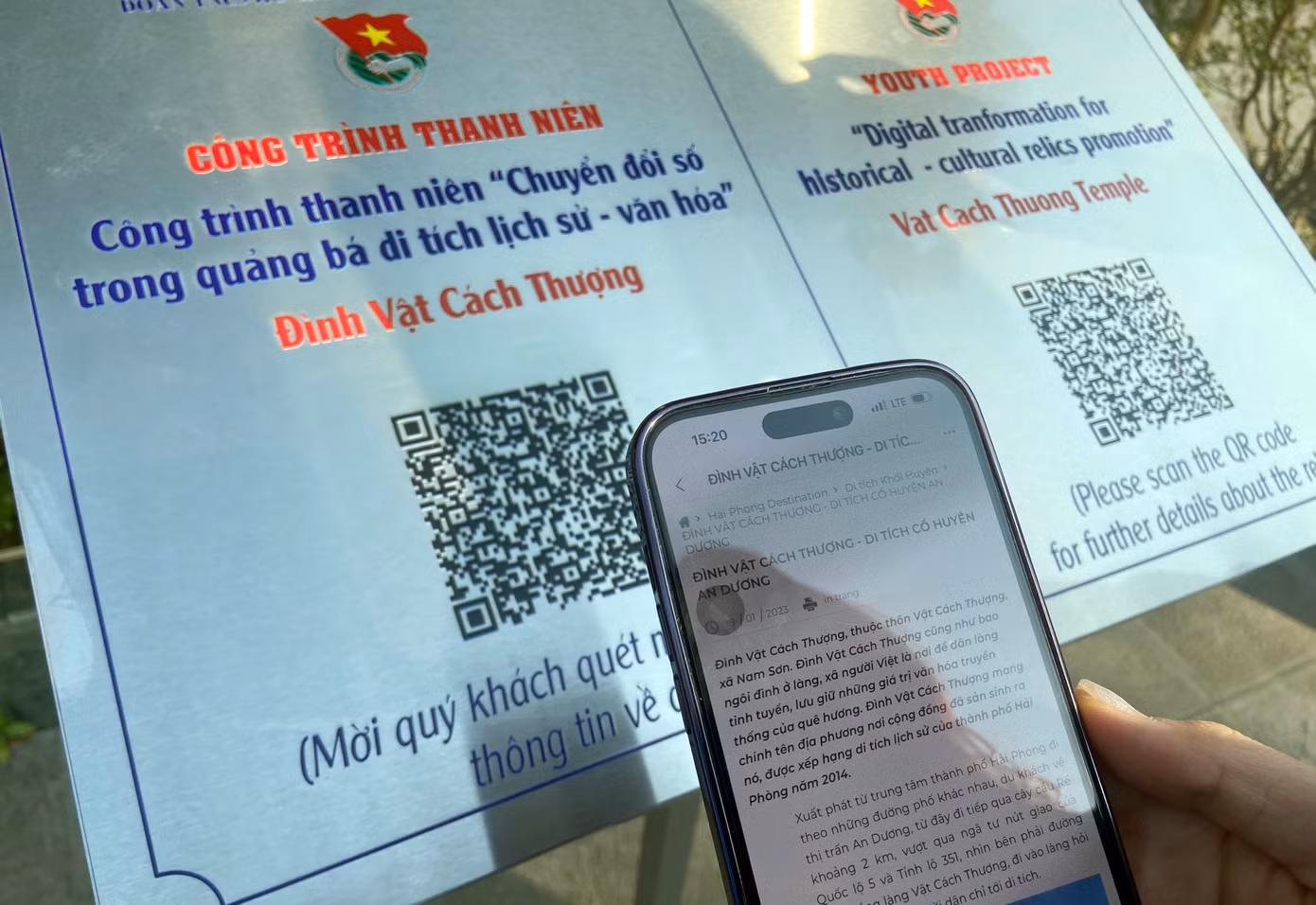 Các hình ảnh, nội dung đều được phiên dịch song ngữ Việt – Anh giúp người dân và du khách dễ dàng tìm hiểu thông tin di tích. Các hình ảnh, nội dung đều được phiên dịch song ngữ Việt – Anh giúp người dân và du khách dễ dàng tìm hiểu thông tin di tích.