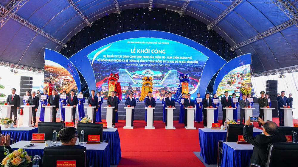 Các đại biểu ấn nút khởi công dự án Đầu tư xây dựng Trung tâm Chính trị - Hành chính TP Hải Phòng.