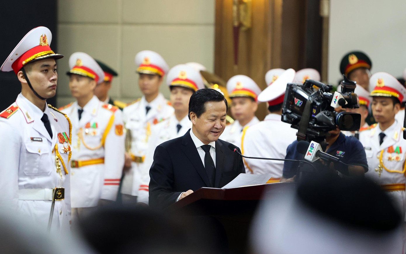 Trong niềm tiếc thương vô hạn, ông Lê Minh Khái - Bí thư Trung ương Đảng, Phó Thủ tướng Chính phủ, Trưởng Ban Lễ tang đã đọc điếu văn nêu bật những công lao, đóng góp, cống hiến của Phó Thủ tướng Lê Văn Thành đối với sự nghiệp cách mạng của Đảng và của dân tộc.