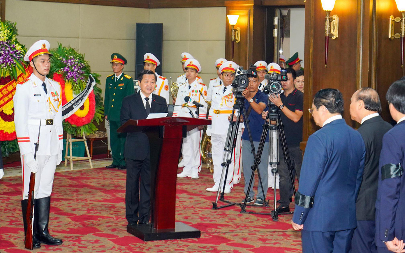 Phó Thủ tướng Lê Minh Khái, Trưởng Ban Tổ chức Lễ tang đọc điếu văn.