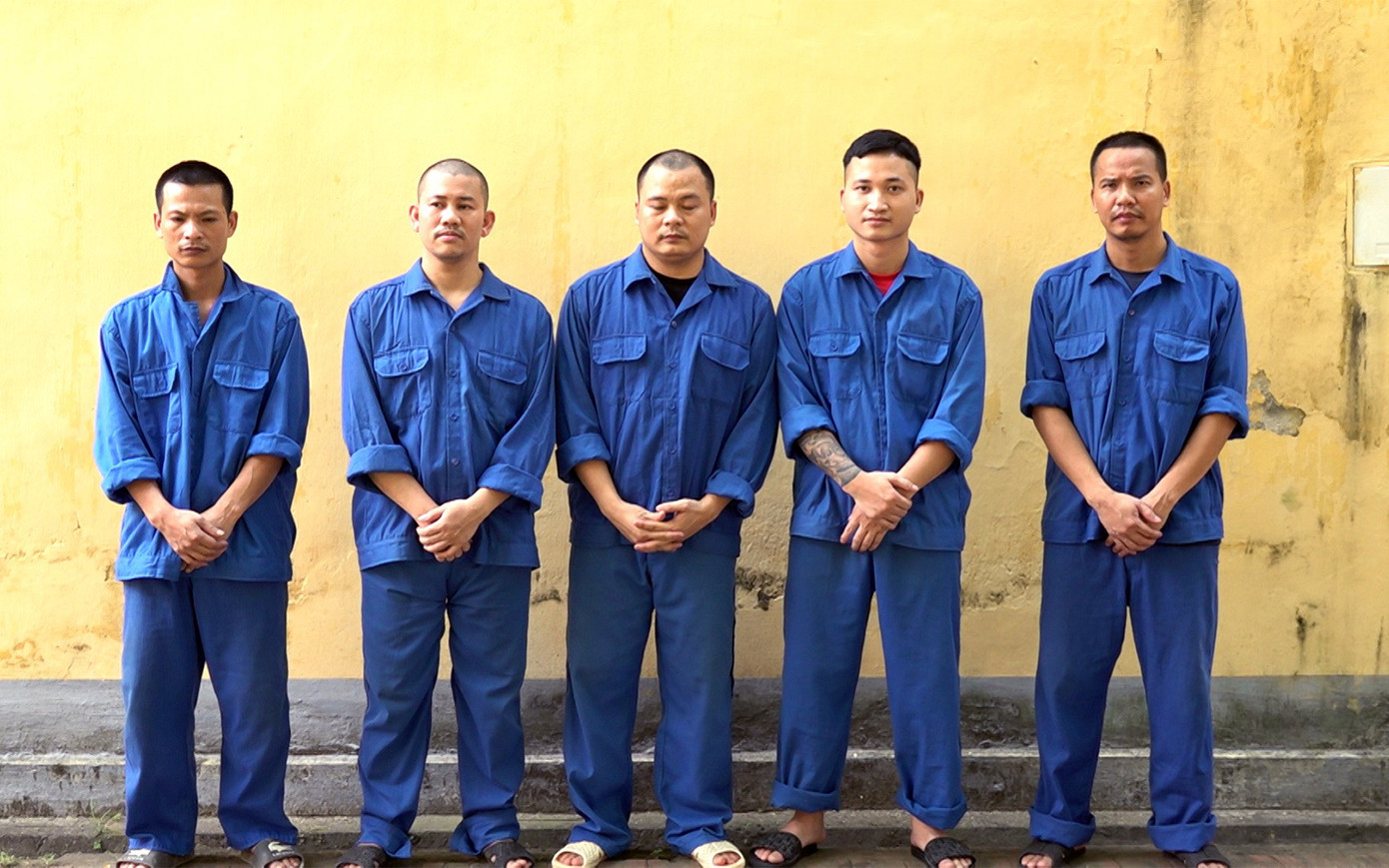 Đào Văn Thủy và một số bị can trong vụ án.