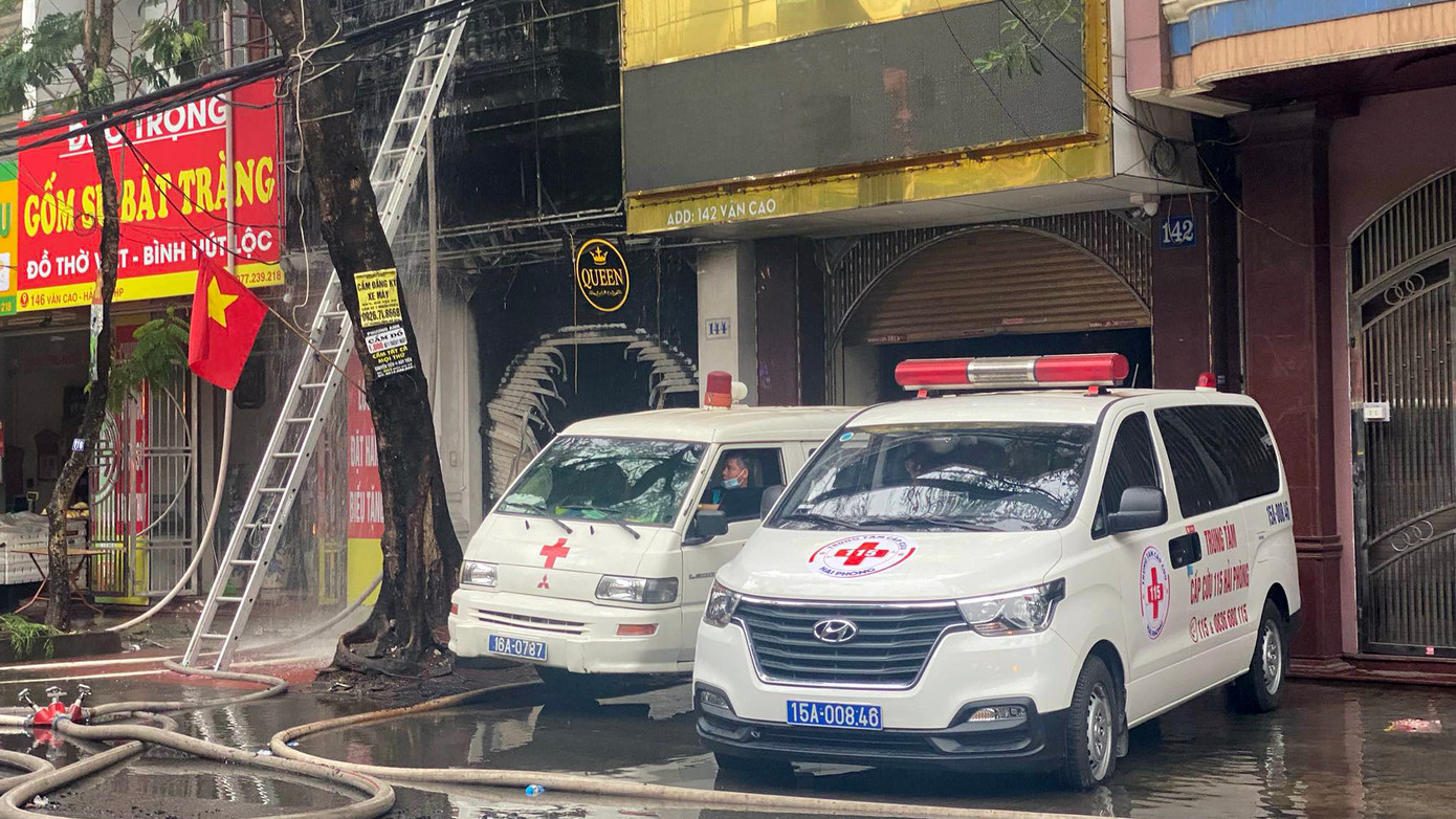 Lực lượng cấp cứu 115 tại hiện trường.