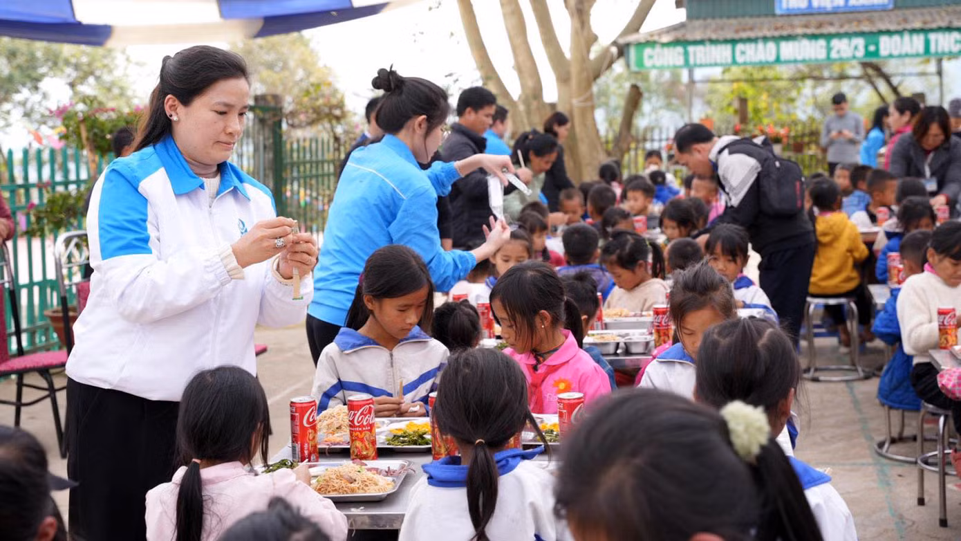 Nằm trong hoạt động chương trình, Thành Đoàn Hải Phòng có buổi trao đổi kinh nghiệm mô hình thực tế về công tác Đoàn và phong trào thanh thiếu nhi với Tỉnh Đoàn Điện Biên. Bên cạnh đó, tổ chức trao tặng công trình, thăm, tặng quà cho các gia đình chính sách có hoàn cảnh khó khăn, hộ nghèo, học sinh tại tỉnh Điện Biên với tổng nguồn lực khoảng 750 triệu đồng.