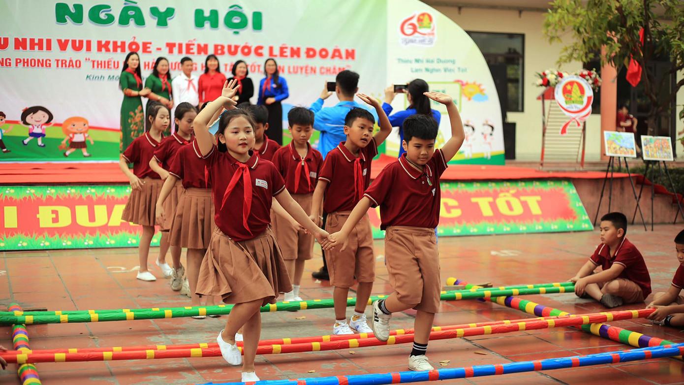 Các em thiếu nhi thị xã Kinh Môn tham gia nhảy sạp trong Ngày hội Thiếu nhi - Tiến bước lên Đoàn. Các em thiếu nhi thị xã Kinh Môn tham gia nhảy sạp trong Ngày hội Thiếu nhi - Tiến bước lên Đoàn.