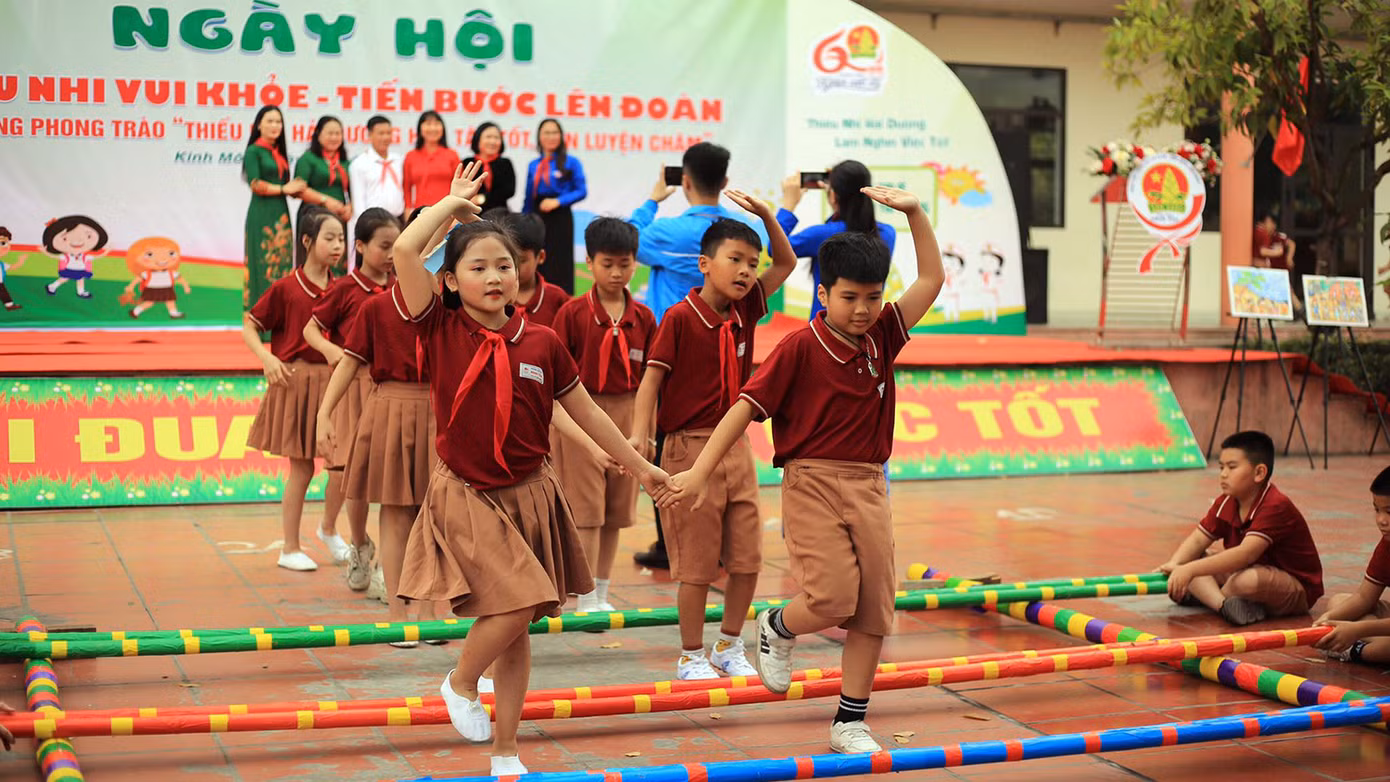 Các em thiếu nhi thị xã Kinh Môn tham gia nhảy sạp trong Ngày hội Thiếu nhi - Tiến bước lên Đoàn.