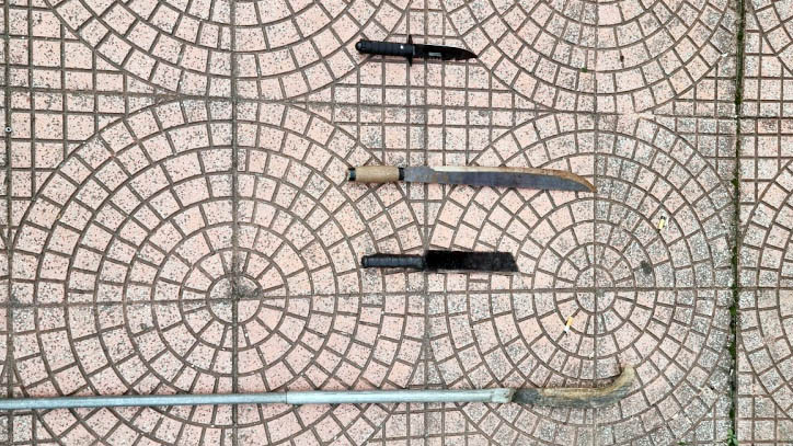 Hung khí các đối tượng mang theo khi đi cướp. Ảnh: CAHD