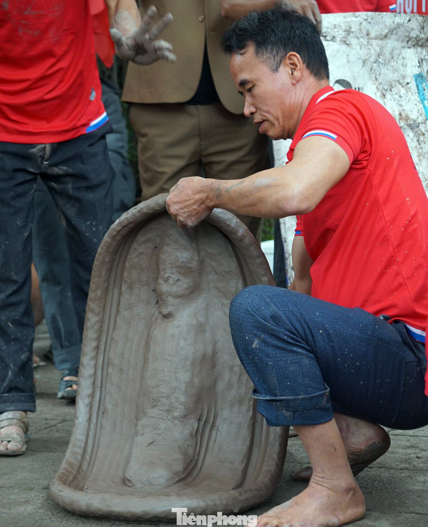 Mỗi quả pháo đại có trọng lượng 50-70kg, thậm chí có những quả pháo đại gần 100kg.